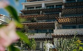 Lures Hotel